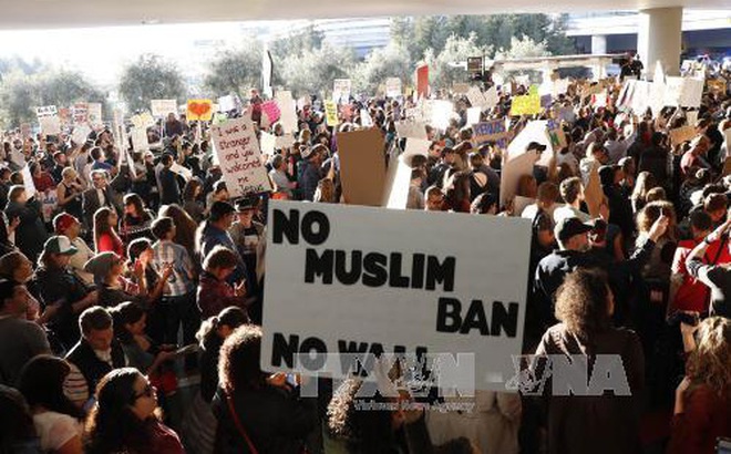 900 nhà ngoại giao Mỹ 'nổi loạn' với chính sách mới của ông Trump 900 nhà ngoại giao Mỹ 'nổi loạn' với chính sách mới của ông Trump