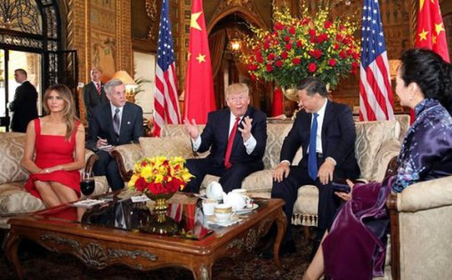Hai nhà lãnh đạo Mỹ-Trung cùng hai phu nhân trò chuyện tại Mar-a-Lago. Ảnh: Reuters