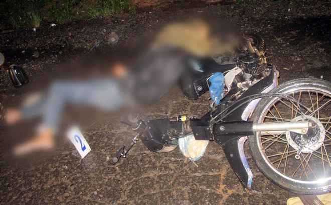 Bị áo mưa siết cổ khi đi xe máy, người đàn ông thiệt mạng
