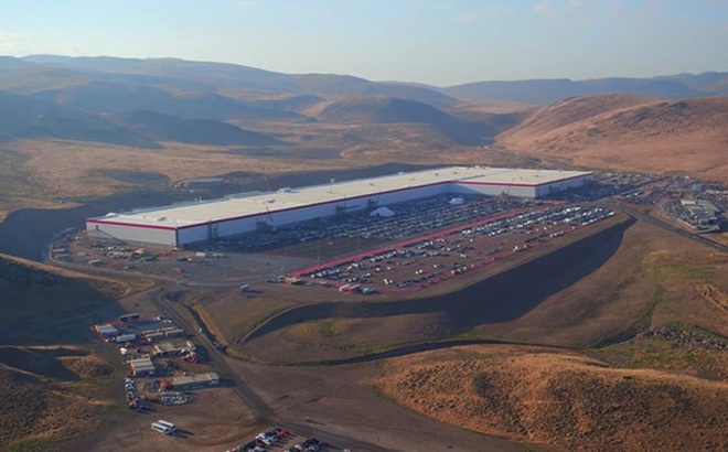 Cùng ngắm nhìn vẻ bề ngoài của siêu nhà máy khổng lồ Tesla Gigafactory rộng tới hơn 5 triệu mét vuông