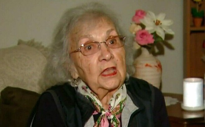 Định hãm hiếp bà lão 88 tuổi, nhưng nghe xong một câu nói tên cướp liền quay đầu bỏ chạy
