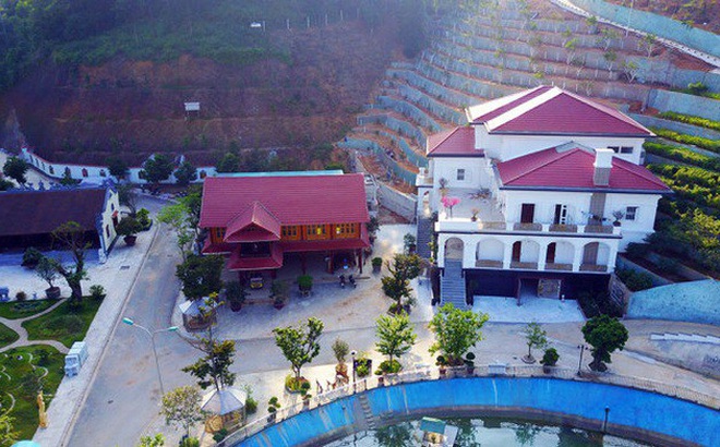 Phạt gia đình ông Phạm Sỹ Quý hơn 500 triệu đồng, vẫn cho tồn tại "biệt phủ" ở Yên Bái Phạt gia đình ông Phạm Sỹ Quý hơn 500 triệu đồng, vẫn cho tồn tại "biệt phủ" ở Yên Bái