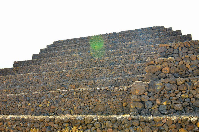 Phát hiện loạt kim tự tháp bí ẩn ở Tây Ban Nha: Nhà thám hiểm đang truy tìm nguồn gốc - Ảnh 2.
