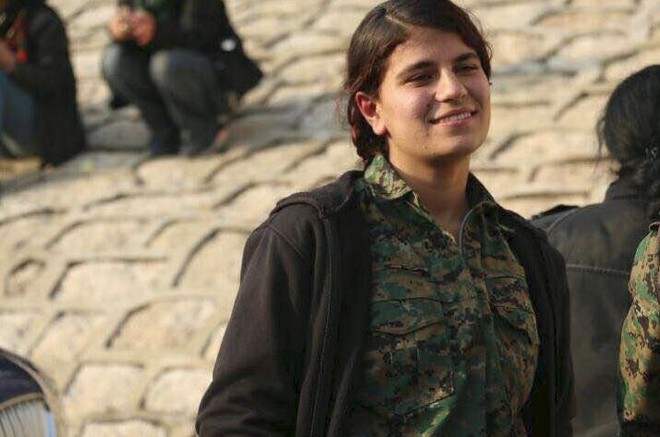 Người Kurd tung hô nữ anh hùng ôm bom thổi tung xe tăng Thổ Nhĩ Kỳ - Ảnh 1.