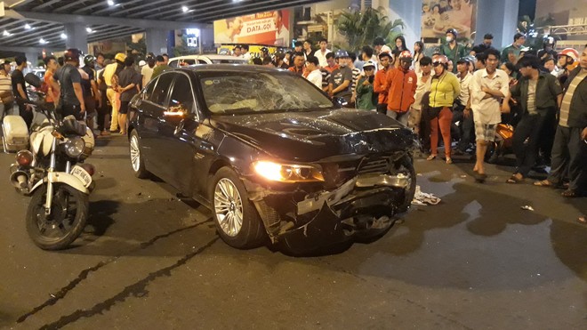 Cận cảnh kinh hoàng hiện trường vụ xe BMW càn quét nhiều xe máy, taxi khiến nhiều người thương vong ở TP.HCM - Ảnh 10.