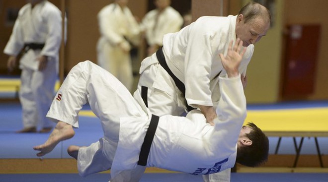 Bán S-400 cho Ấn Độ: Cao thủ Judo Putin tung cú đấm thần sầu hạ gục Mỹ! - Ảnh 1.
