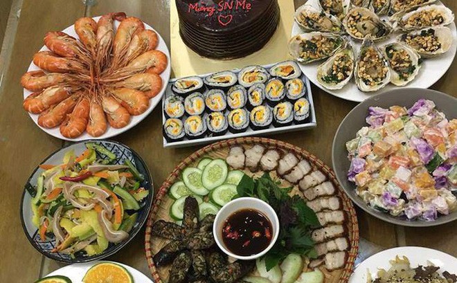 Dâu đảm mở tiệc mừng sinh nhật mẹ chồng, 8 món hải sản hoành tráng chỉ 440 nghìn, một mình làm 2 tiếng là xong Dâu đảm mở tiệc mừng sinh nhật mẹ chồng, 8 món hải sản hoành tráng chỉ 440 nghìn, một mình làm 2 tiếng là xong