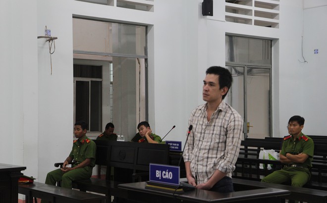 Tháº¥y vá»£ ÄÃ¡nh con trai, gÃ£ chá»ng cáº§m dao ÄÃ¢m cháº¿t vá»£