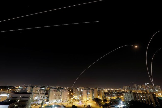 24h qua ảnh: Israel phóng mưa tên lửa chặn rocket từ dải Gaza - Ảnh 5.
