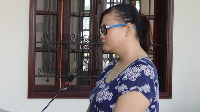 Nữ bảo mẫu đánh liên tiếp vào mặt, dọa cắt lưỡi trẻ ở Sài Gòn ngất xỉu khi nghe tòa tuyên án - Ảnh 2.
