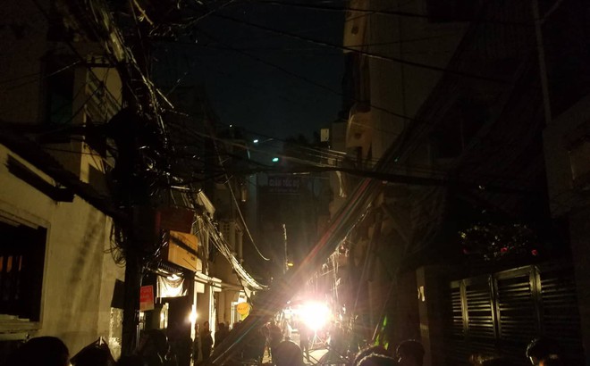 Sáº­p giÃ n giÃ¡o á» trung tÃ¢m SÃ i GÃ²n lÃºc giá»¯a ÄÃªm, 1 ngÆ°á»i cháº¿t