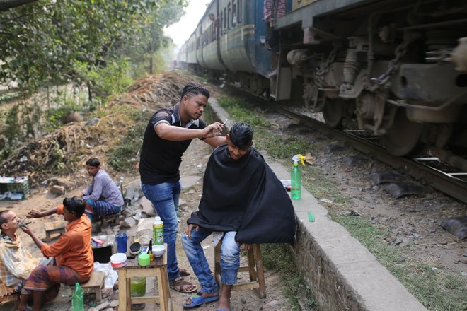 24h qua ảnh: Binh sĩ làm việc trên boong tàu sân bay Mỹ ở Biển Đông - Ảnh 5.