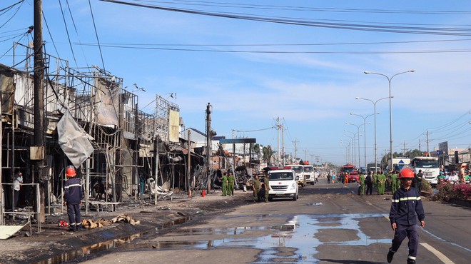 Khởi tố vụ xe bồn chở xăng cháy làm 6 người chết ở Bình Phước - Ảnh 1.