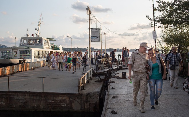 Ukraine ra luật mới, dọa bỏ tù nếu công dân Nga bay tới Crimea Ukraine ra luật mới, dọa bỏ tù nếu công dân Nga bay tới Crimea