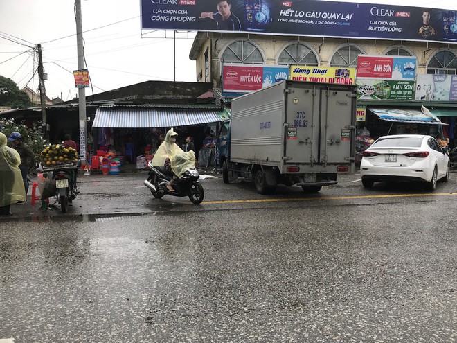 Vụ chặt tay tài xế ô tô: Nạn nhân bị đứt động mạch, máu phun không ngừng khi vào bệnh viện  - Ảnh 1.