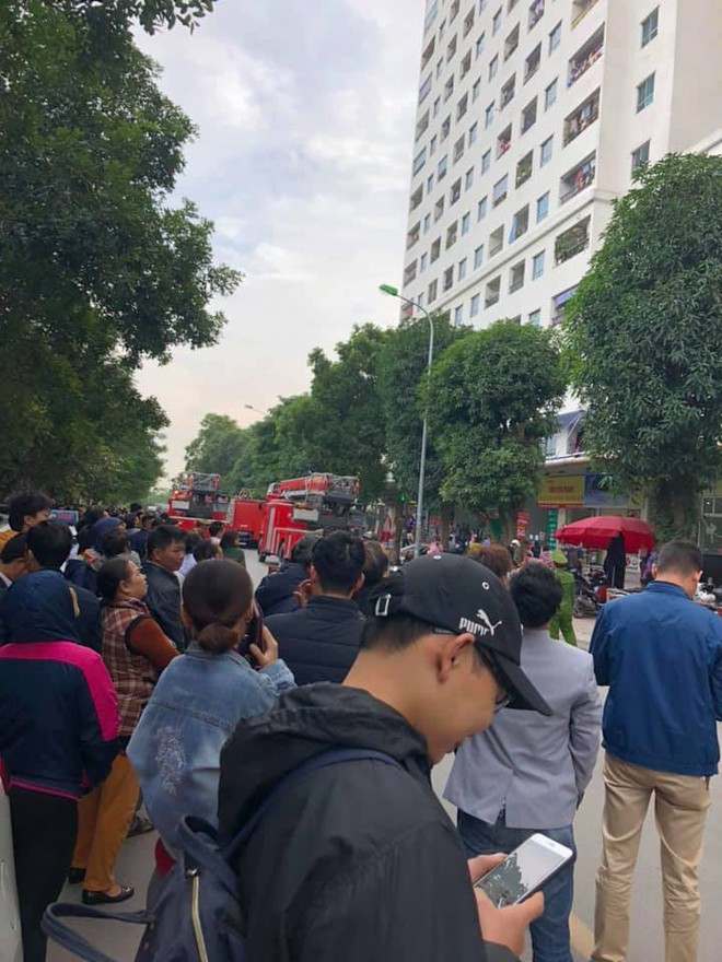Cháy tại tầng 31 ở chung cư HH Linh Đàm, cư dân hoảng loạn - Ảnh 4.