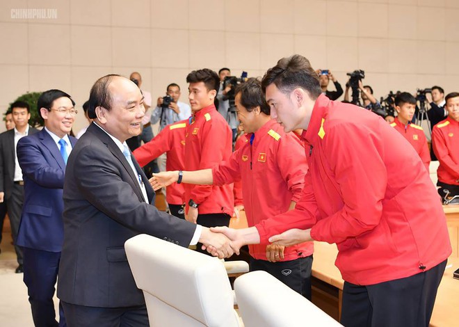 Thủ tướng trao Huân chương, Bằng khen cho HLV Park Hang Seo và đội tuyển Việt Nam - Ảnh 5.