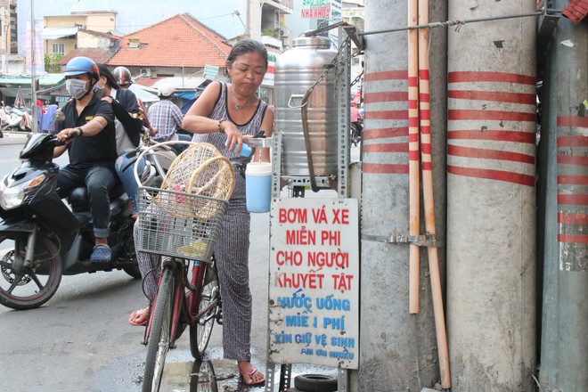 Người đàn ông ở Sài Gòn 17 năm đi xin quan tài  - Ảnh 1.