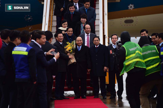 Máy bay chở Thủ tướng đáp xuống sân bay Vân Đồn - Ảnh 4.