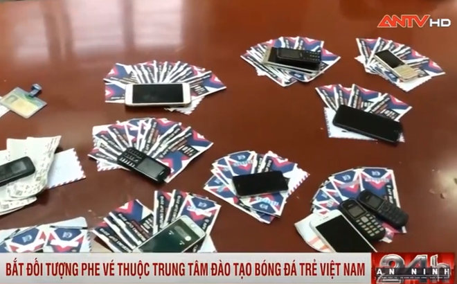 NhÃ¢n viÃªn báº£o vá» VFF cÃ¹ng nhÃ³m "phe vÃ©" bá» báº¯t giá»¯, thu hÆ¡n 100 vÃ© tráº­n Äáº¥u cá»§a Viá»t Nam