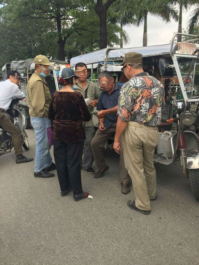 Cò vé chèo kéo trước sân Mỹ Đình, Hàng Đẫy hé lộ chỉ một cuộc điện thoại là có sấp vé để bán - Ảnh 4.