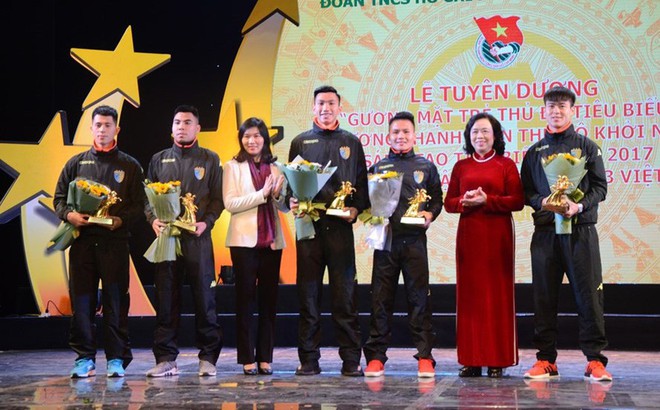 5 cầu thủ U23 Việt Nam được tặng biểu tượng Thánh Gióng