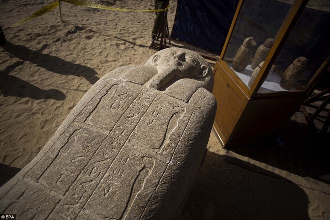 Khai quật nghĩa địa lớn, phát hiện cổ vật nghìn năm  và 40 xác ướp thời Ai Cập cổ đại - Ảnh 7.
