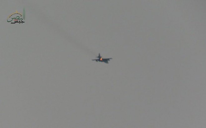 NÓNG: Phiến quân Syria bắn rơi cường kích Su-25 của Nga, phi công bị hành quyết NÓNG: Phiến quân Syria bắn rơi cường kích Su-25 của Nga, phi công bị hành quyết