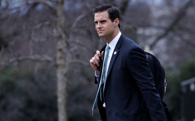 Trợ lý riêng của ông Trump đột ngột bị an ninh đưa ra khỏi Nhà Trắng