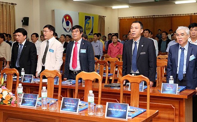 Chủ tịch Lê Hùng Dũng: 'Tư duy không logic mới có ý tưởng gạt bỏ bầu Đức khỏi VFF'