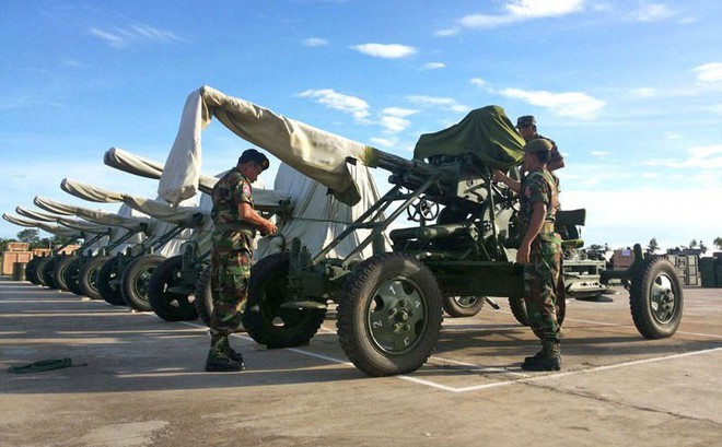Bị Mỹ cắt viện trợ, Campuchia nhận liền tay hàng chục tấn vũ khí từ Trung Quốc?
