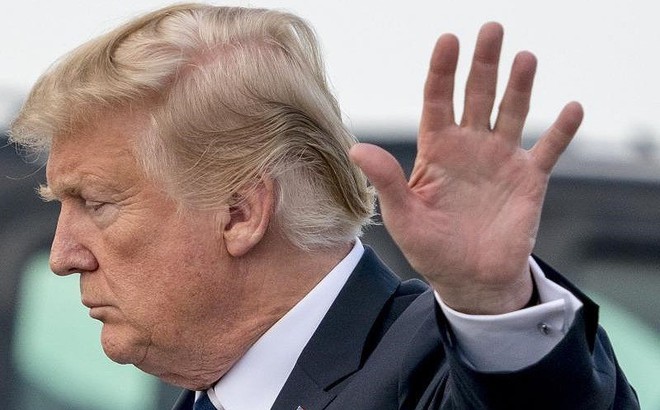 Ông Trump đang trong cảnh ‘tứ bề thọ địch’?