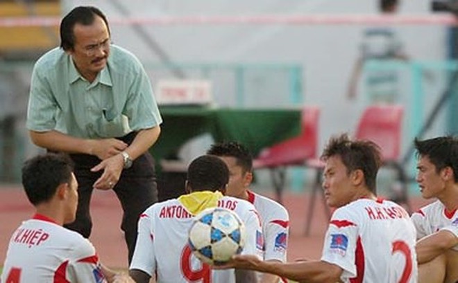 CLB Việt có nguy cơ mất hàng chục tỷ đồng vì bầu Thắng quyết phản đối bầu Tú CLB Việt có nguy cơ mất hàng chục tỷ đồng vì bầu Thắng quyết phản đối bầu Tú