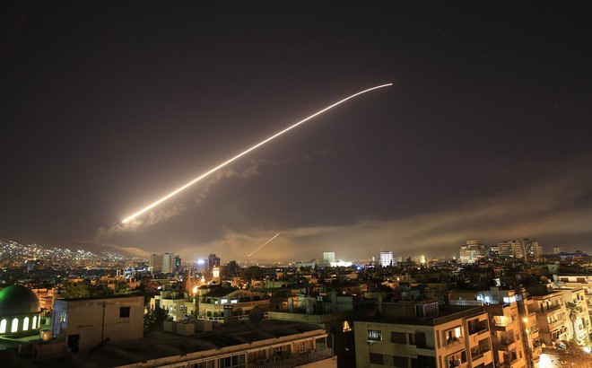 7 ngày qua ảnh: Tên lửa phòng không thắp sáng bầu trời thủ đô Syria 7 ngày qua ảnh: Tên lửa phòng không thắp sáng bầu trời thủ đô Syria