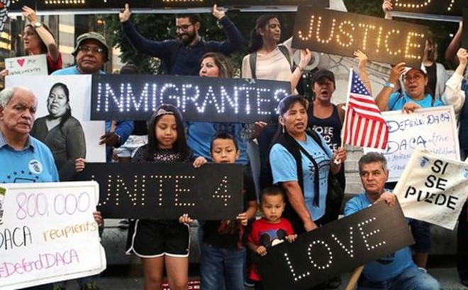 Thêm 1 thẩm phán thứ 3 chặn sắc lệnh của ông Trump về hủy bỏ DACA