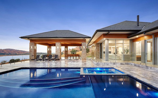 Những ngôi nhà sở hữu bể bơi ngoài trời đẹp đến "lịm tim"