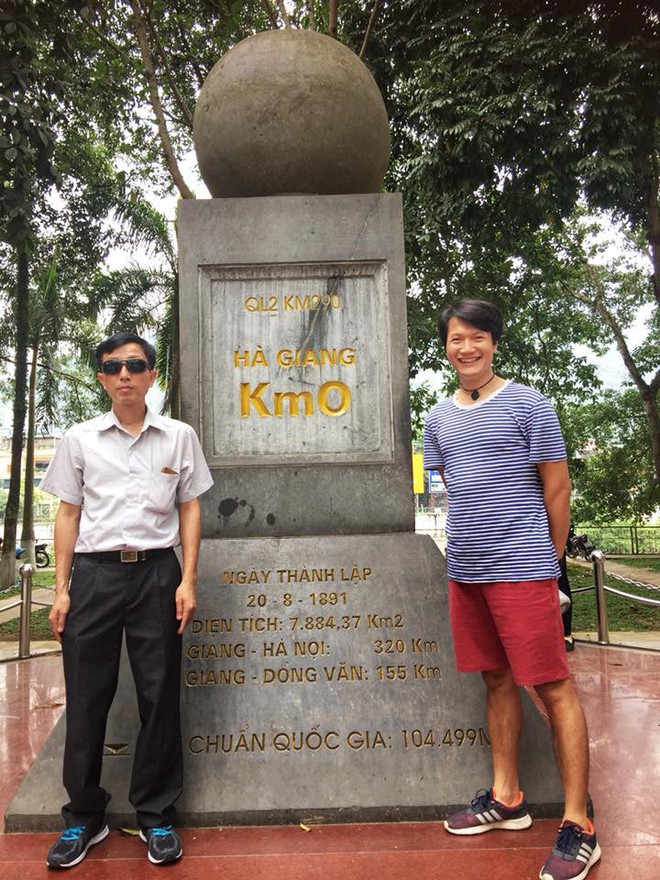 Chuyện chưa kể về người đàn ông khiếm thị vượt 21 km đường đèo Hà Giang 4