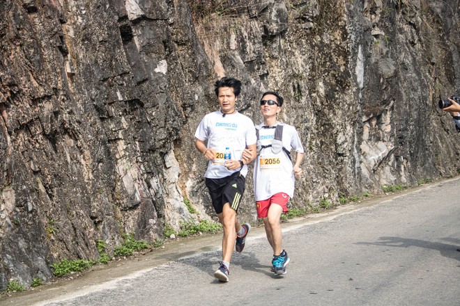 Chuyện chưa kể về người đàn ông khiếm thị vượt 21 km đường đèo Hà Giang - Ảnh 2.