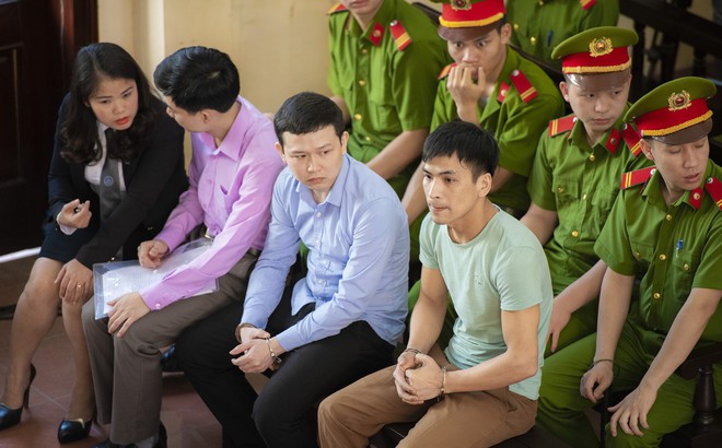 PhiÃªn tÃ²a xá»­ BS HoÃ ng CÃ´ng LÆ°Æ¡ng: 2 bá» cÃ¡o Äá»ng loáº¡t thá»«a nháº­n gian dá»i biÃªn báº£n bÃ n giao