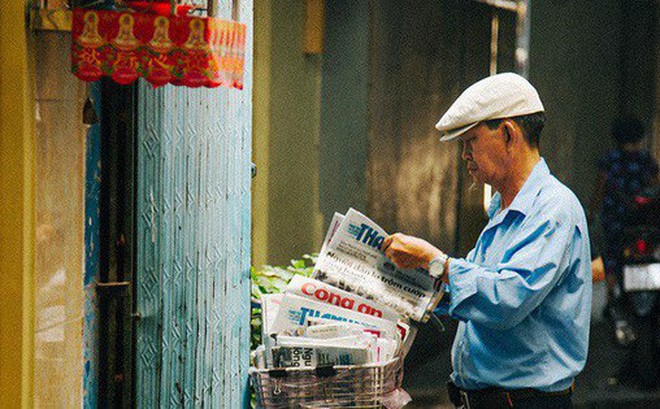 Người đàn ông giao báo bằng xe đạp cuối cùng ở Sài Gòn: Vội làm gì giữa cuộc đời hối hả