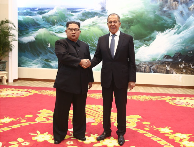 Ngoại trưởng Nga Sergey Lavrov gặp mặt, mời ông Kim Jong Un tới thăm Nga - Ảnh 1.