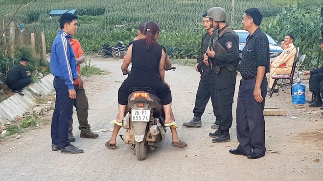 Cảnh sát lập chốt kiểm soát người ra vào thung lũng ma túy ở Lóng Luông - Ảnh 4.