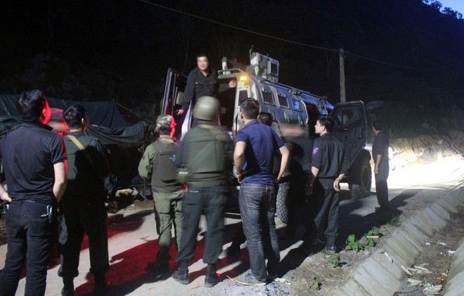 Cảnh sát lập chốt kiểm soát người ra vào thung lũng ma túy ở Lóng Luông - Ảnh 11.