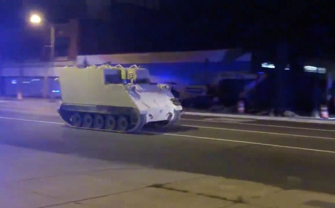 Lính Vệ binh Quốc gia Mỹ đánh cắp xe thiết giáp 