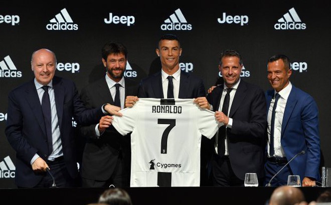 Ronaldo gửi thông điệp đặc biệt tới Messi trong ngày cập bến Juventus 1