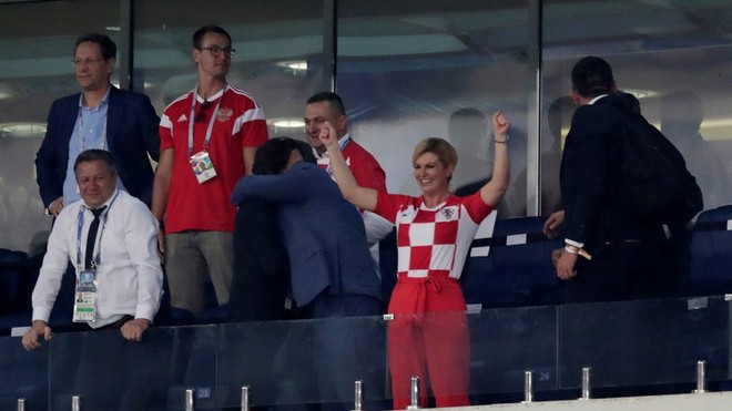 Nữ Tổng thống Croatia gây bất ngờ khi đạt con số vượt xa tiền vệ Modric 1