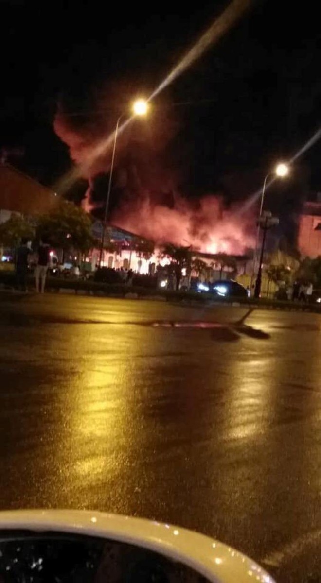 Đang cháy lớn tại TP Hưng Yên, ngọn lửa bốc lên dữ dội - Ảnh 5.