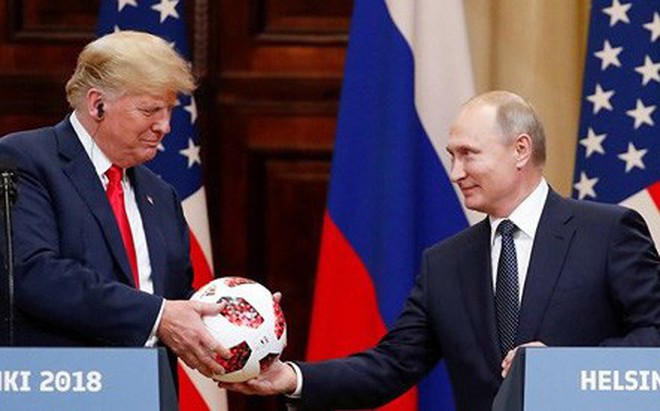 Trong quả bóng ông Putin tặng ông Trump có con chip truyền dữ liệu