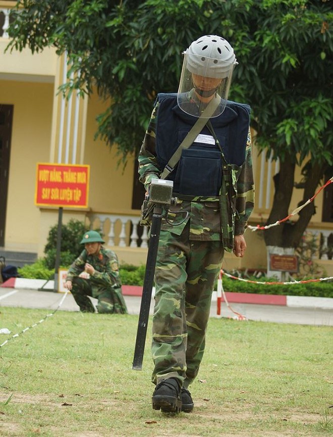 Mục kích lính công binh huấn luyện chống khủng bố - Ảnh 4.