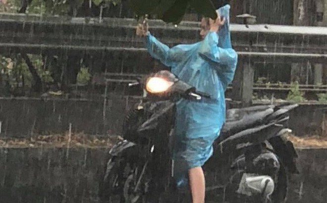 Xoáy thấp đang mạnh dần lên, Hà Nội sẽ mưa suốt 2 ngày tới